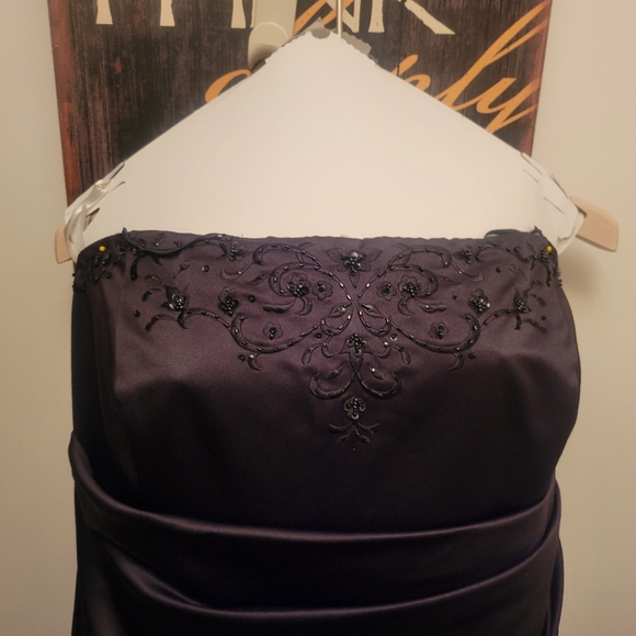 Prom dress / evening gown - Picture 2 of 3